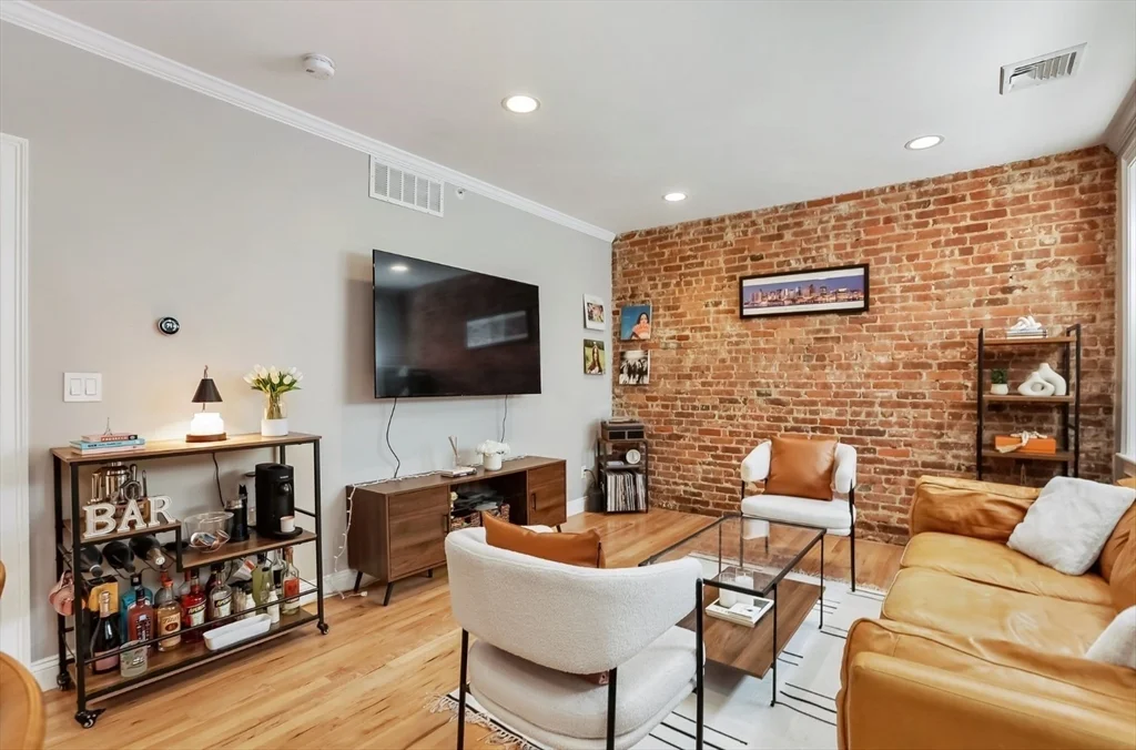 1 bed, 1 bath apartment for rent at 454 Hanover St Unit 4, North End — photo 5 of 23