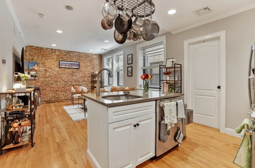 1 bed, 1 bath apartment for rent at 454 Hanover St Unit 4, North End — photo 6 of 23