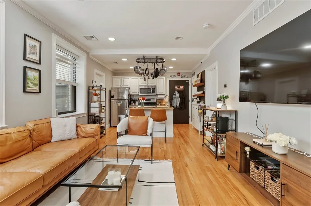 1 bed, 1 bath apartment for rent at 454 Hanover St Unit 4, North End — photo 2 of 23