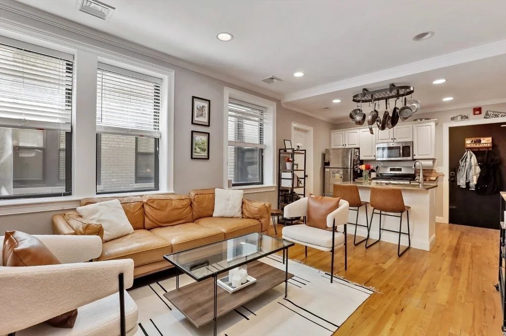 1 bed, 1 bath apartment for rent at 454 Hanover St Unit 4, North End — photo 3 of 23
