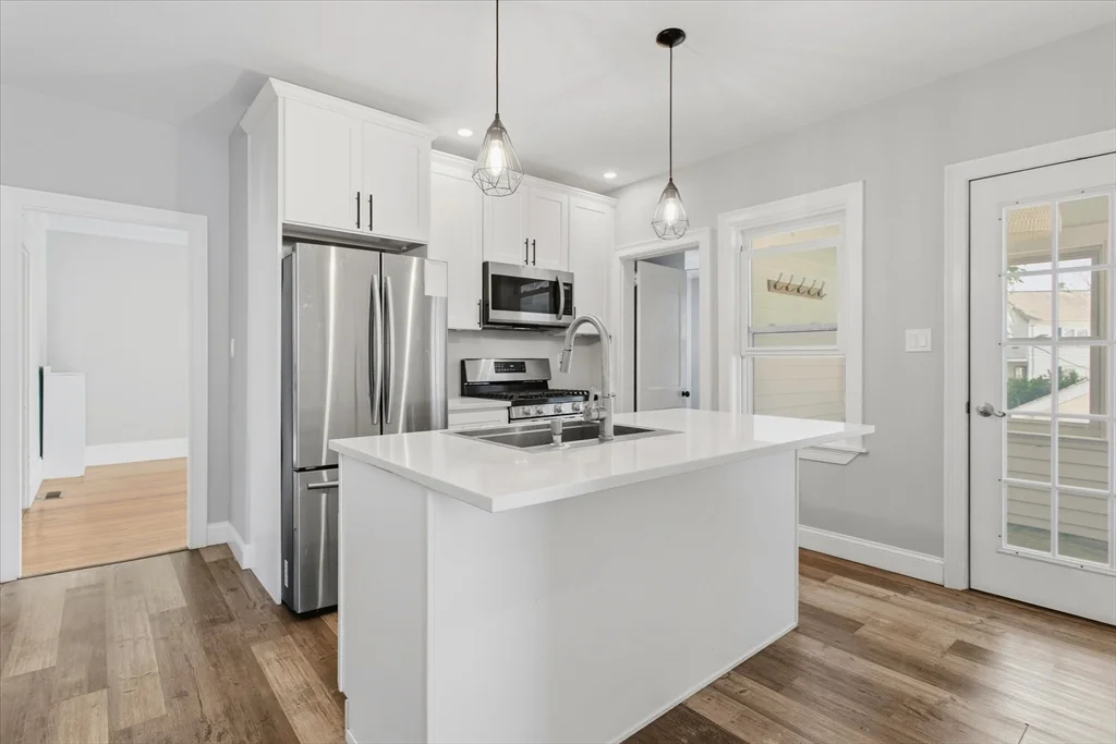 2 bed, 1 bath apartment for rent at 454 Quarry St Unit 454, Quincy — photo 2 of 29