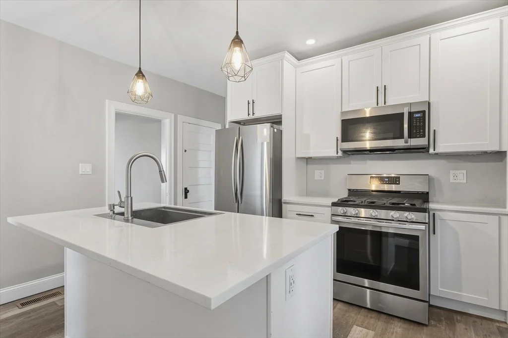 2 bed, 1 bath apartment for rent at 454 Quarry St Unit 454, Quincy — photo 4 of 29
