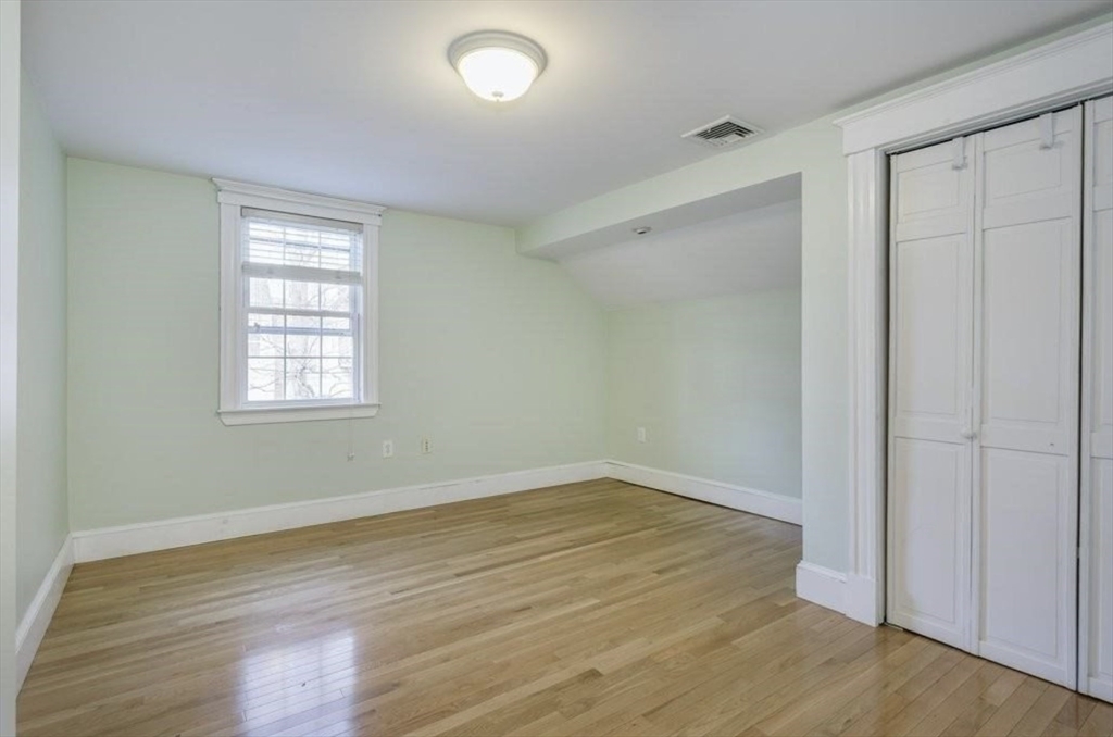 4 bed, 2 bath apartment for rent at 454 W 4th St, South Boston — photo 8 of 15