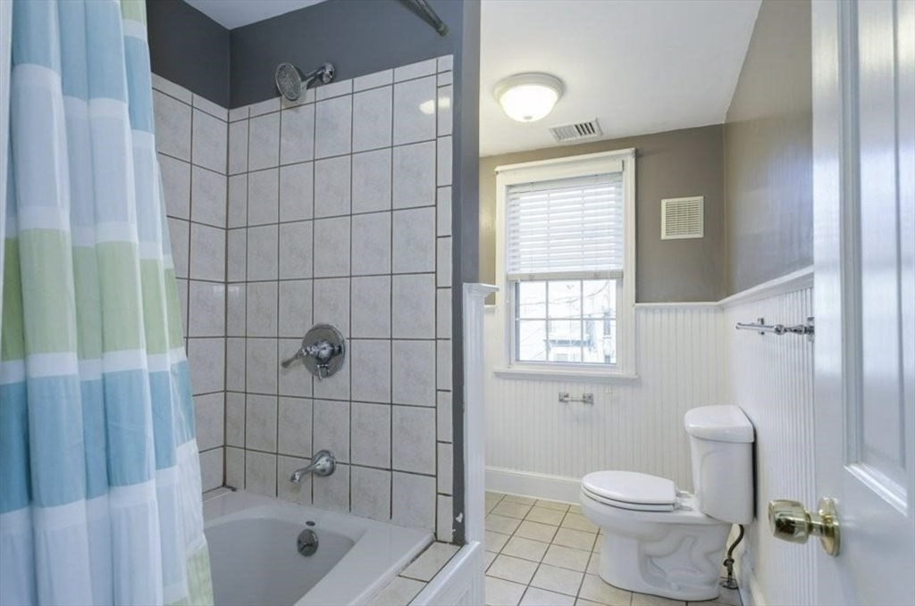 4 bed, 2 bath apartment for rent at 454 W 4th St, South Boston — photo 10 of 15