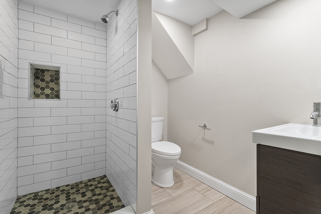 4 bed, 2 bath apartment for rent at 454 W 4th St, South Boston — photo 11 of 15