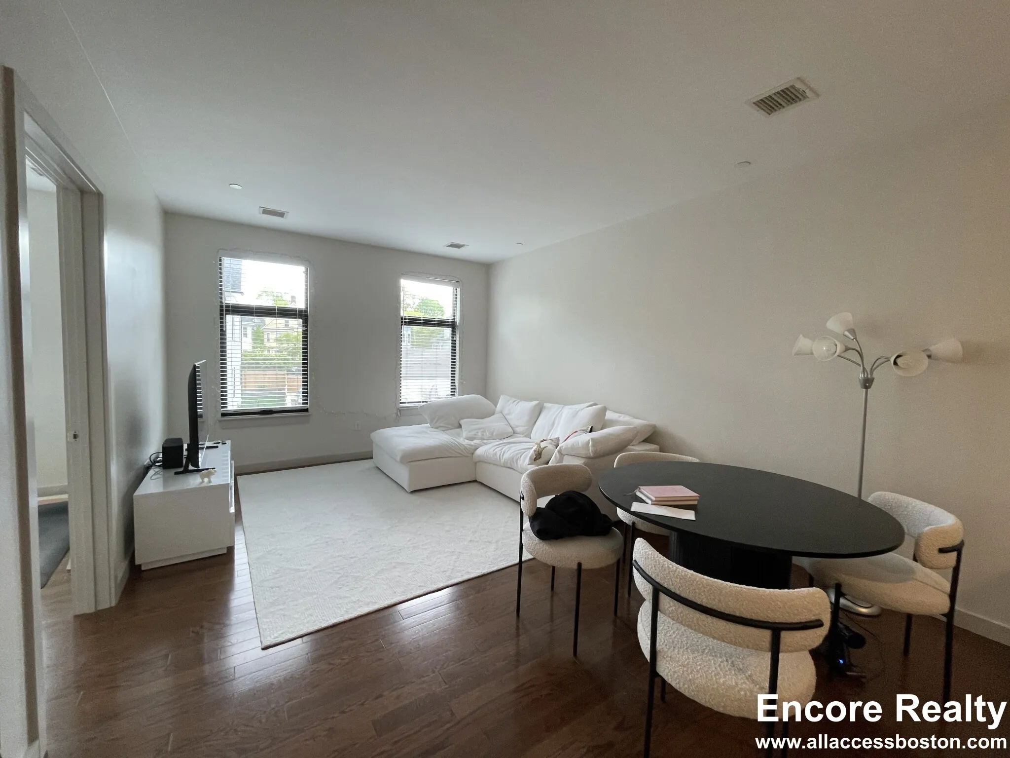 1.5 bed, 1 bath apartment for rent at 455 Harvard St Unit 204, North Brookline — photo 7 of 37