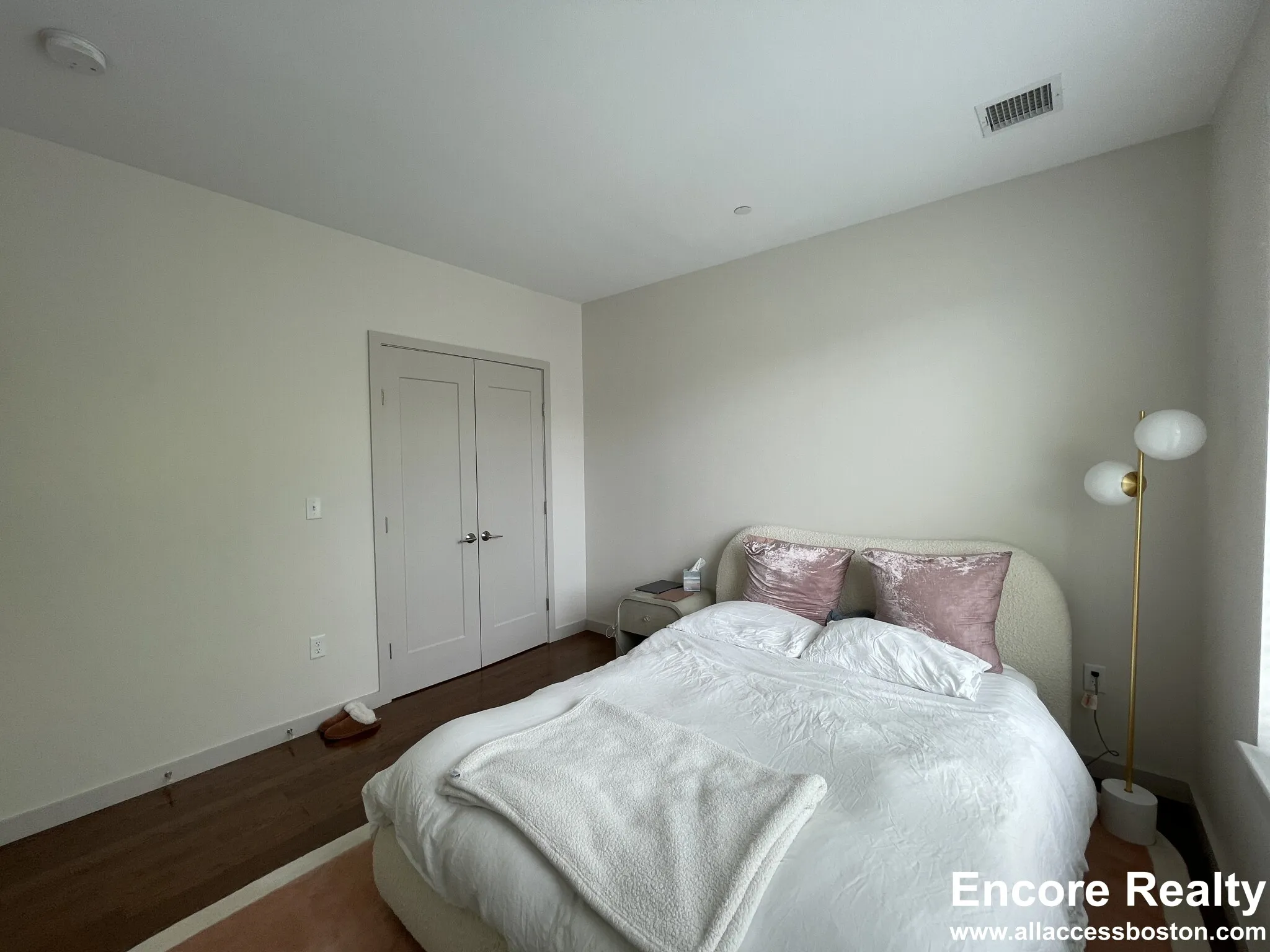 1.5 bed, 1 bath apartment for rent at 455 Harvard St Unit 204, North Brookline — photo 16 of 37