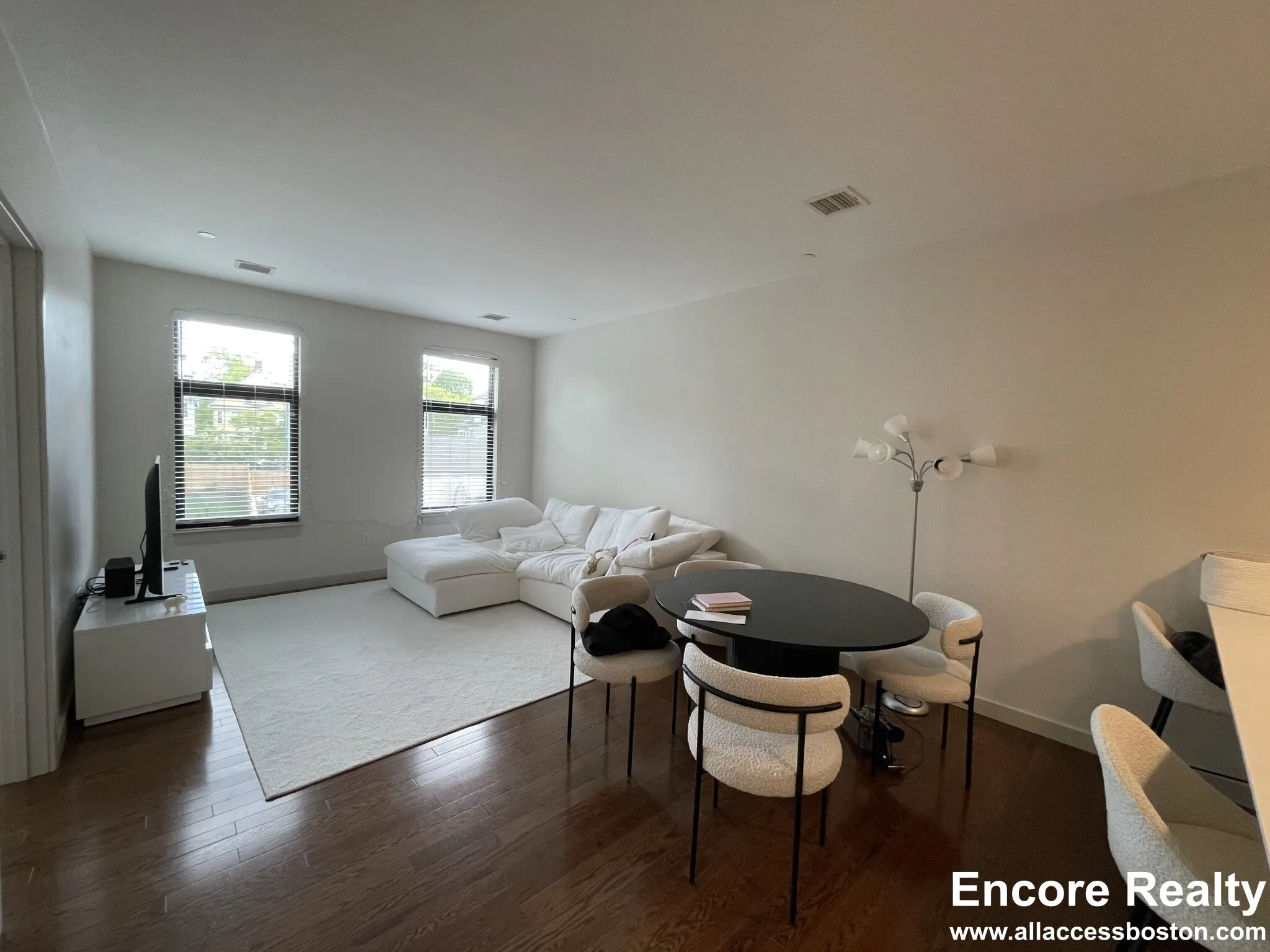 1.5 bed, 1 bath apartment for rent at 455 Harvard St Unit 204N, North Brookline — photo 3 of 26