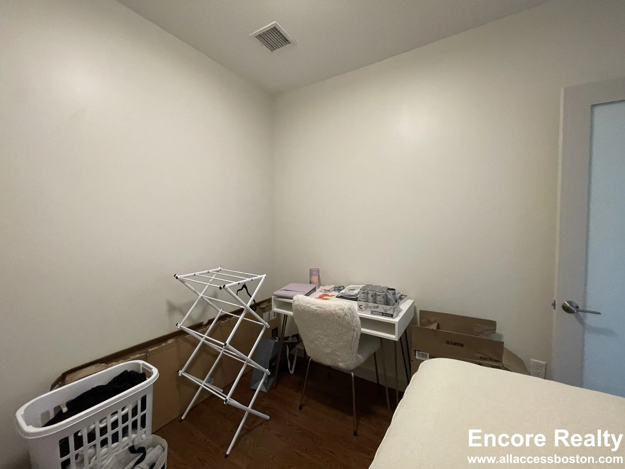1.5 bed, 1 bath apartment for rent at 455 Harvard St Unit 204N, North Brookline — photo 15 of 26