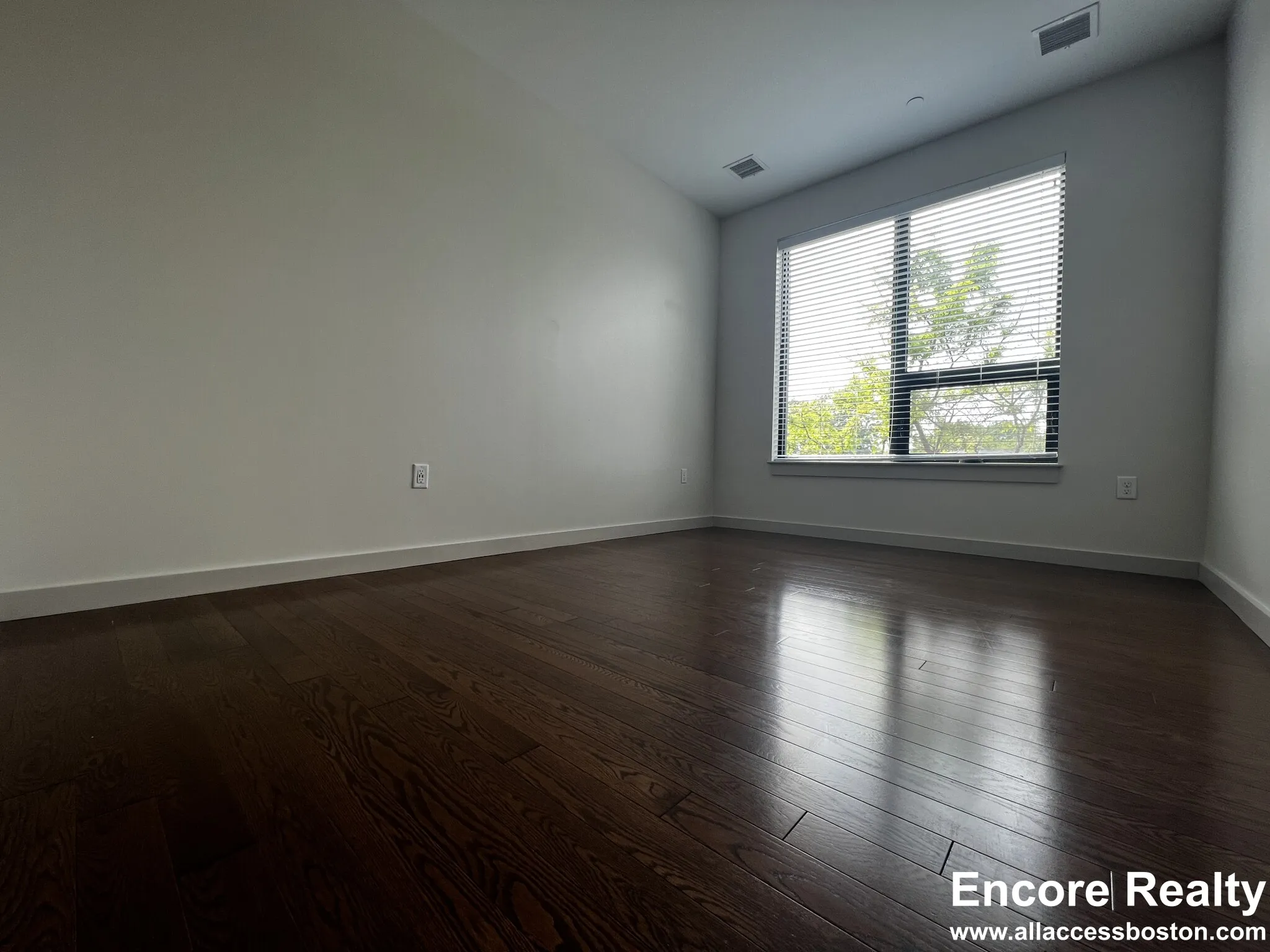 3 bed, 2 bath apartment for rent at 455 Harvard St Unit 305, North Brookline — photo 7 of 22