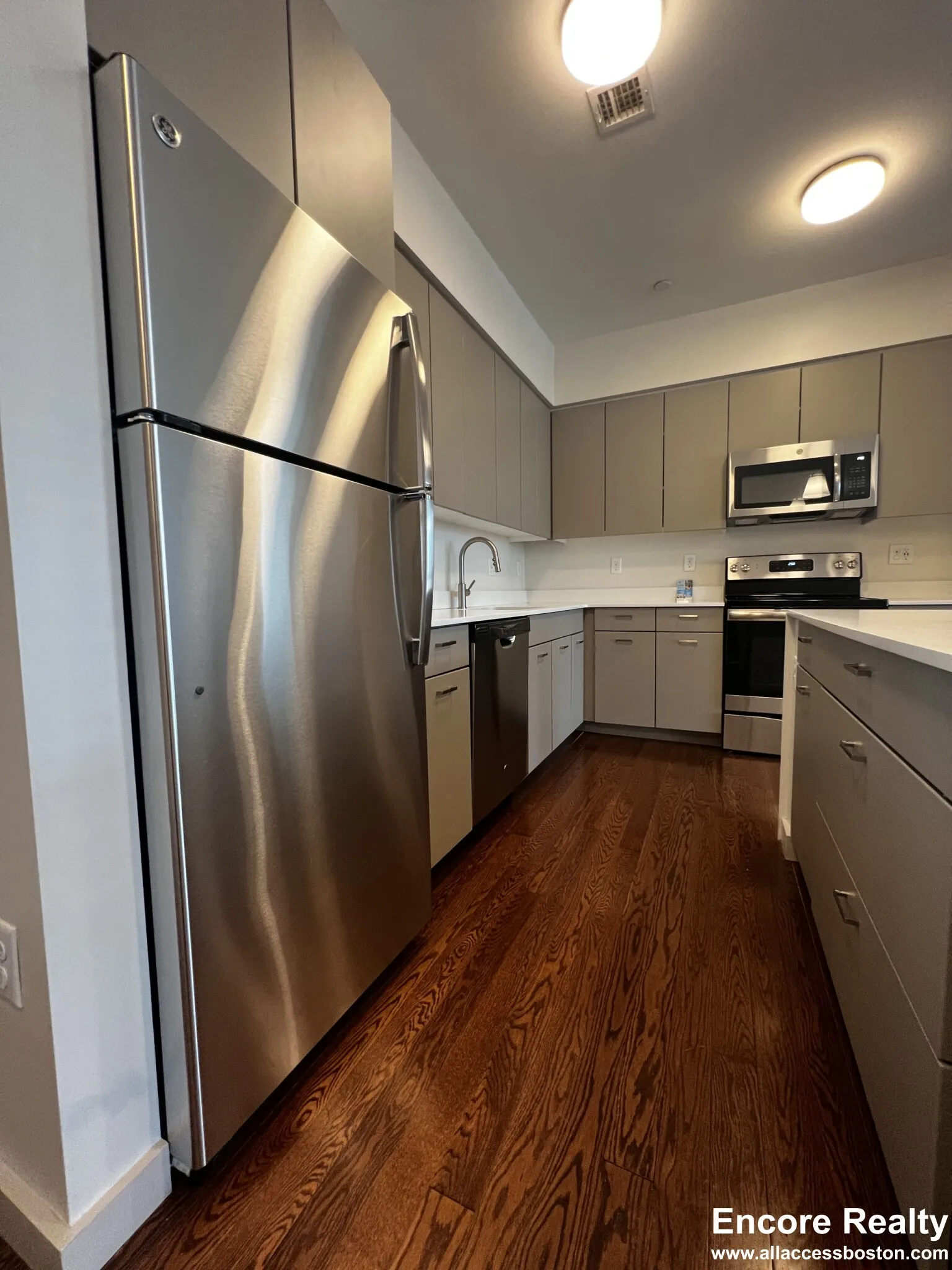 3 bed, 2 bath apartment for rent at 455 Harvard St Unit 305, North Brookline — photo 2 of 22
