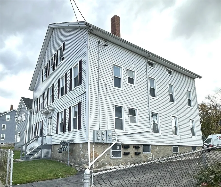 1 bed, 1 bath apartment for rent at 455 Peckham St Unit 2W, Fall River — photo 1 of 15