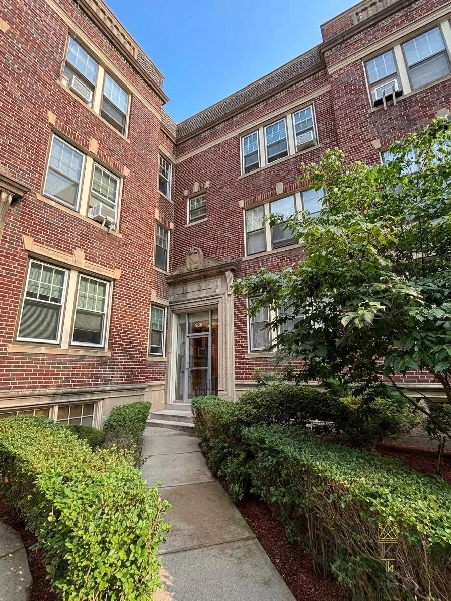 2 bed, 1 bath apartment for rent at 455 Washington St Unit 04, Coolidge Corner — photo 11 of 14