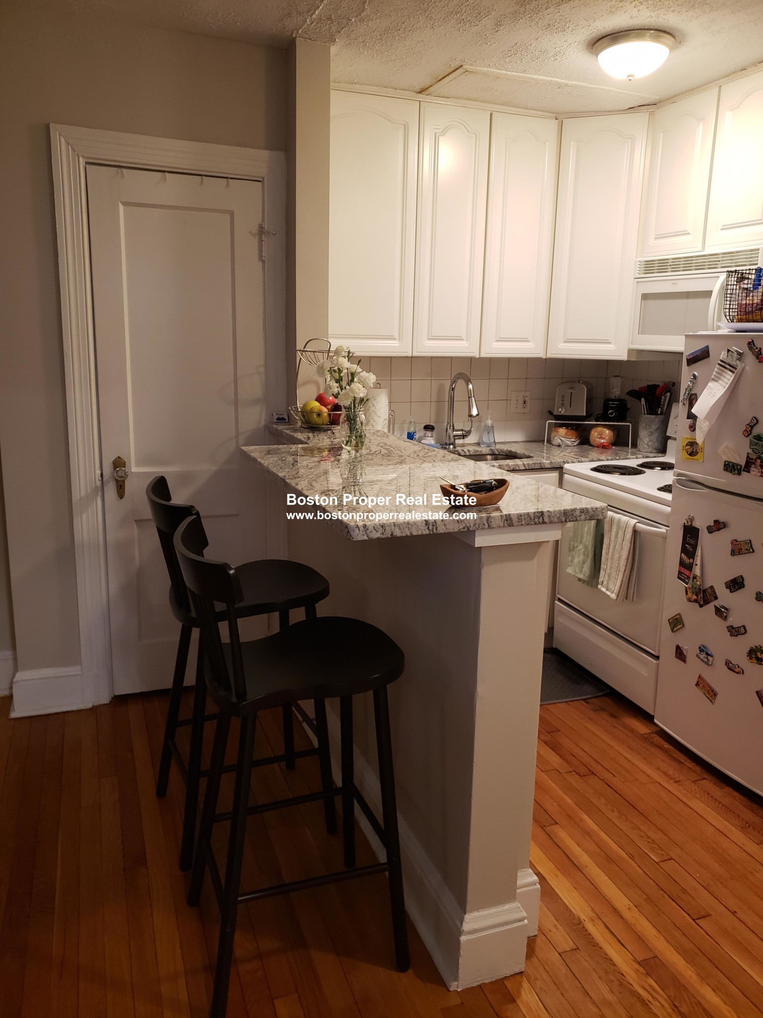 Studio bed, 1 bath apartment for rent at 456 Beacon St Unit 2, Back Bay — photo 5 of 16