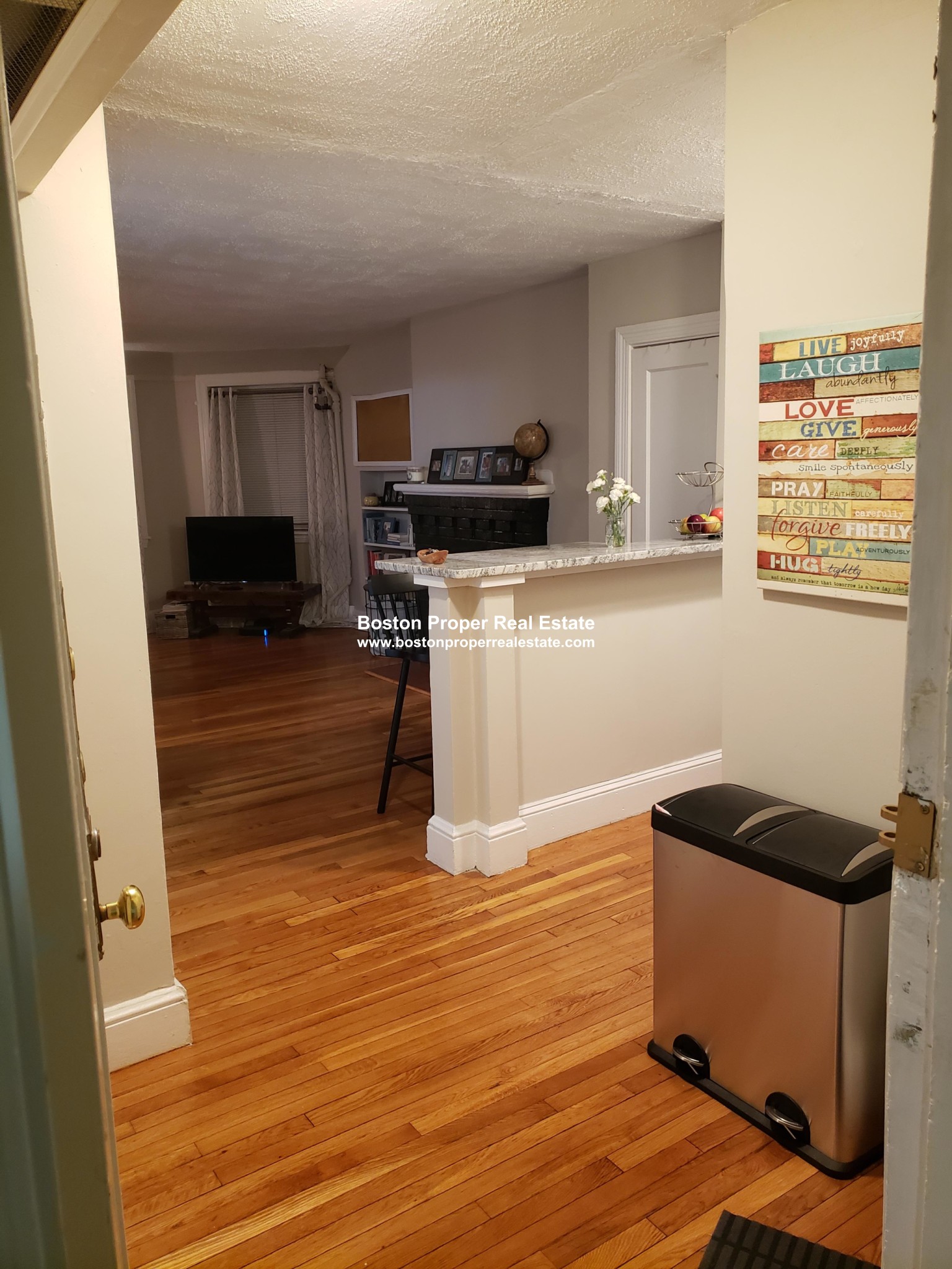 Studio bed, 1 bath apartment for rent at 456 Beacon St Unit 2, Back Bay — photo 4 of 16