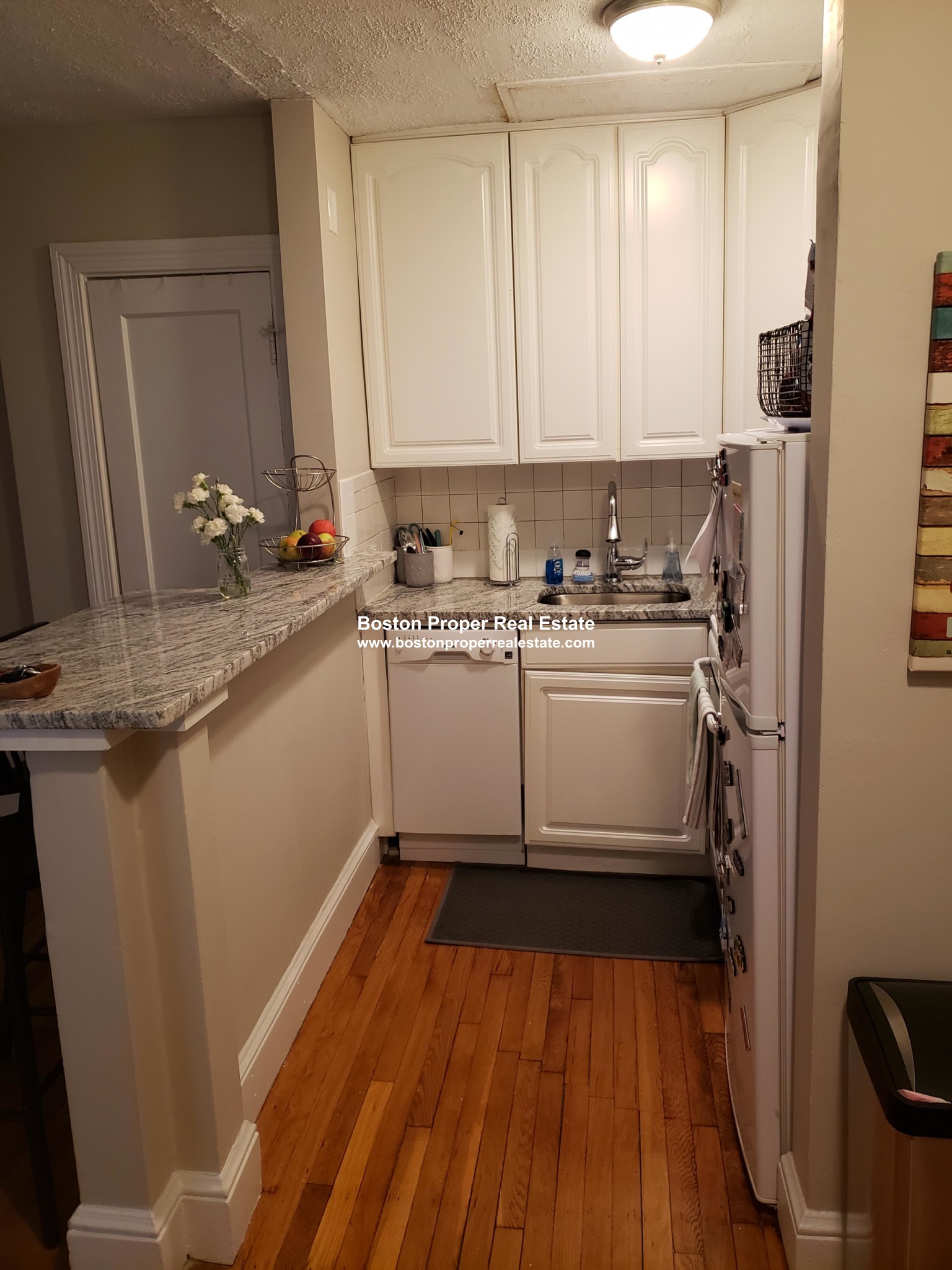 Studio bed, 1 bath apartment for rent at 456 Beacon St Unit 2, Back Bay — photo 2 of 16