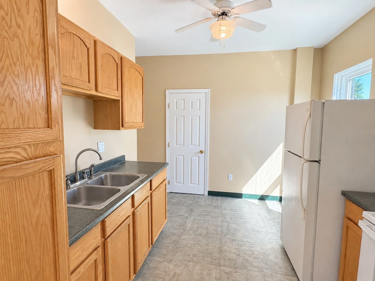 2 bed, 1 bath apartment for rent at 456 Coggeshall St Unit 2, Fall River — photo 12 of 17