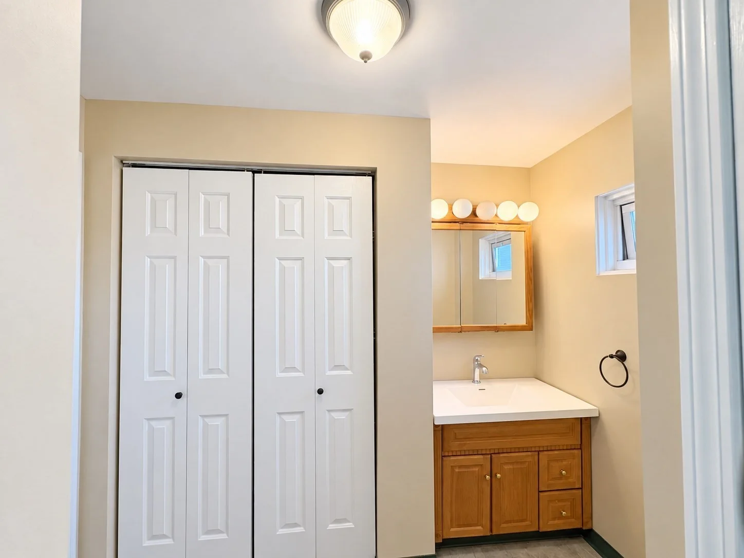 2 bed, 1 bath apartment for rent at 456 Coggeshall St Unit 2, Fall River — photo 14 of 17