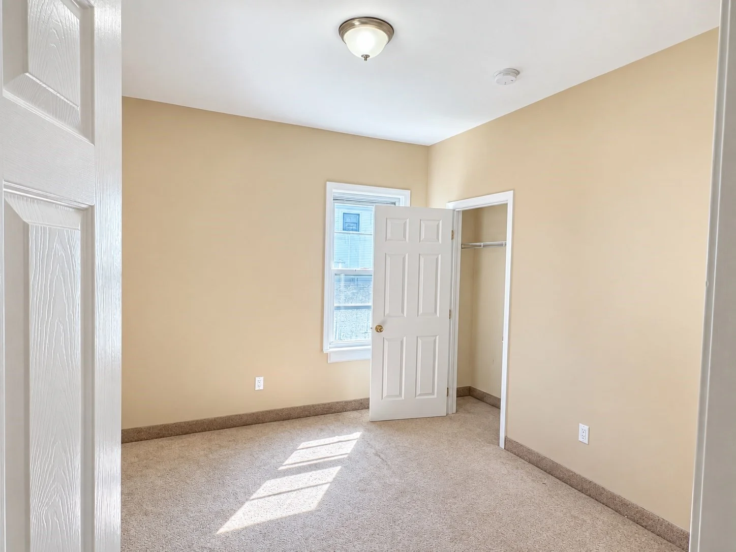 2 bed, 1 bath apartment for rent at 456 Coggeshall St Unit 2, Fall River — photo 5 of 17