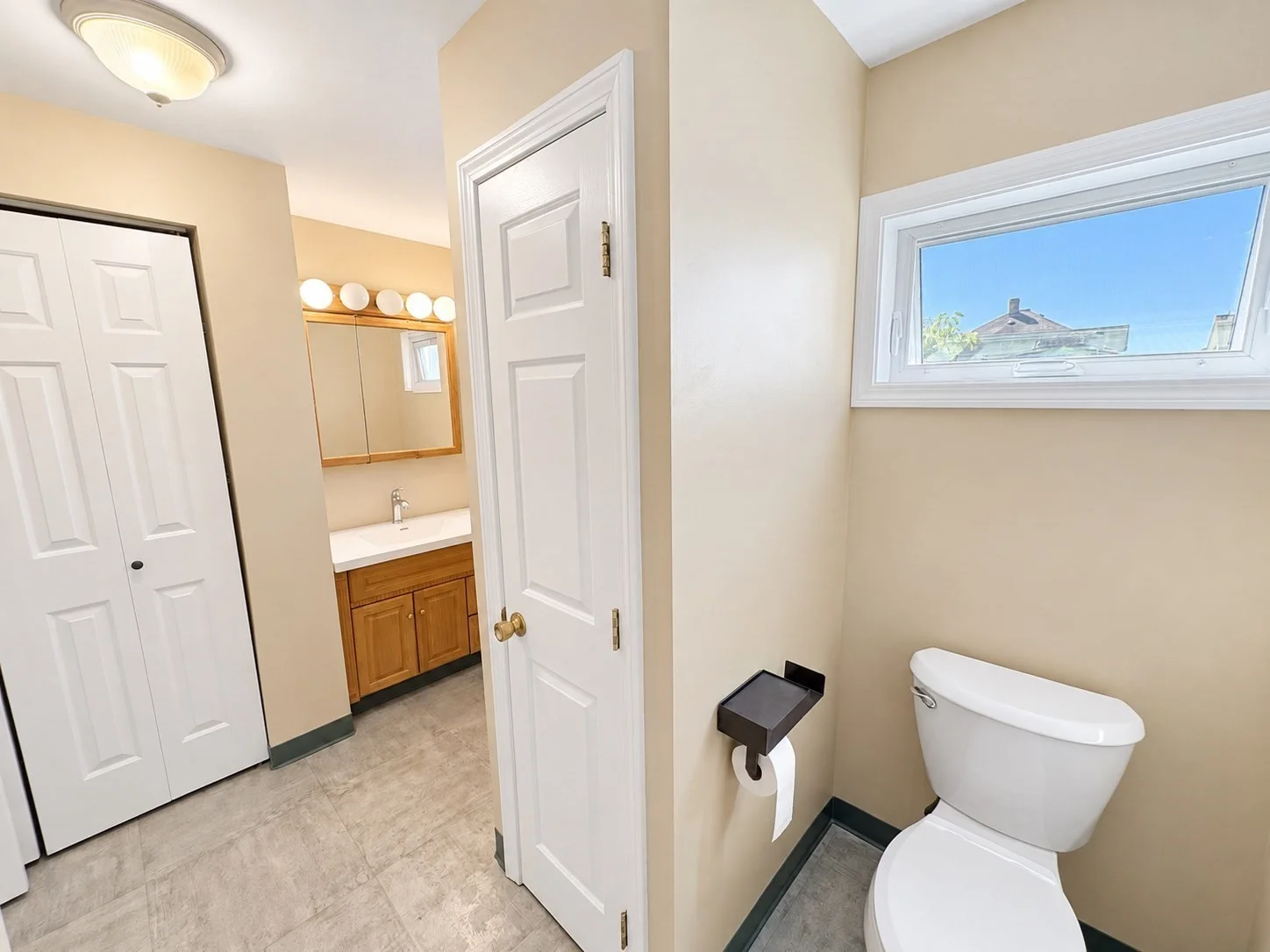 2 bed, 1 bath apartment for rent at 456 Coggeshall St Unit 2, Fall River — photo 13 of 17