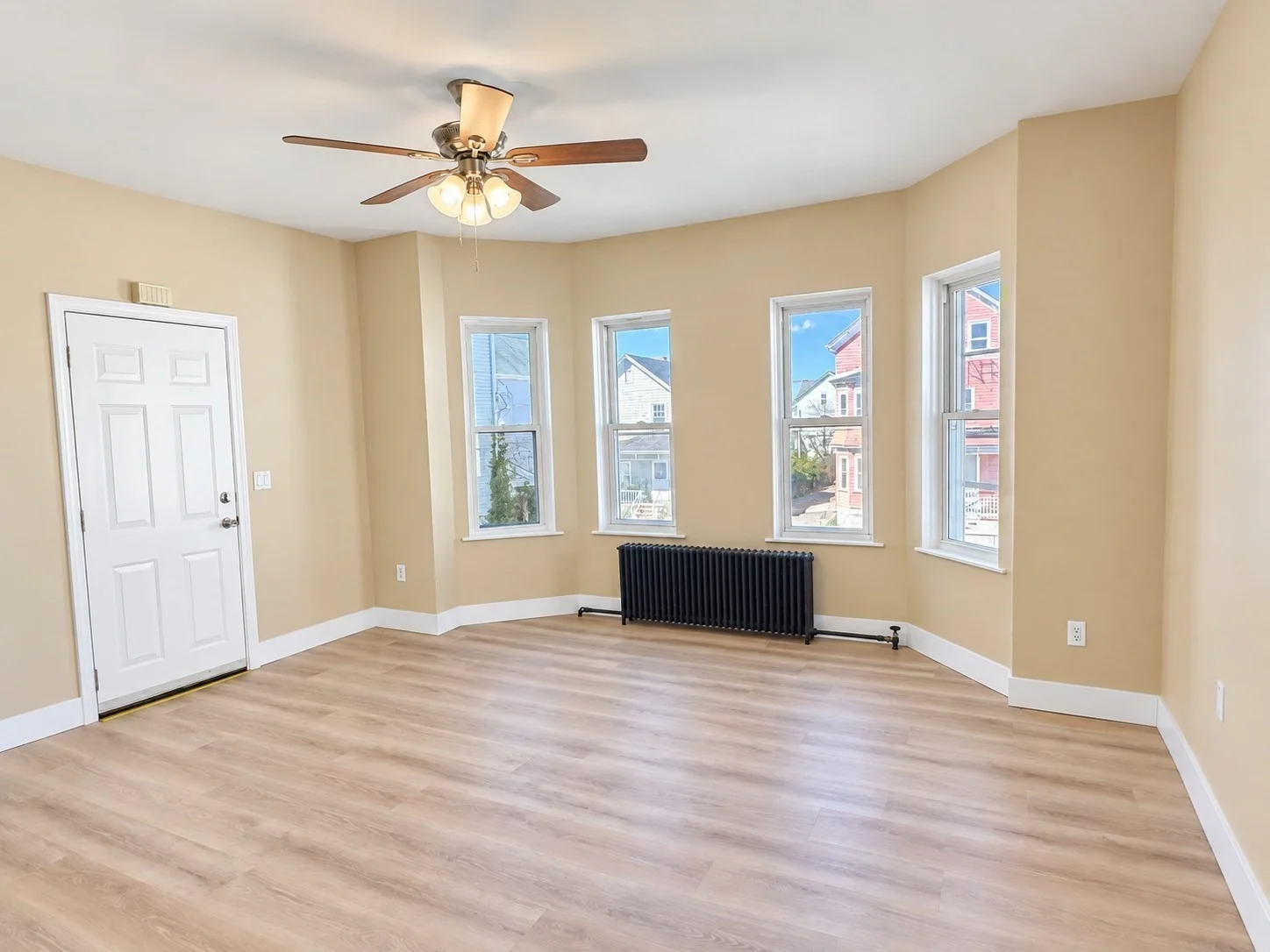 2 bed, 1 bath apartment for rent at 456 Coggeshall St Unit 2, Fall River — photo 2 of 17