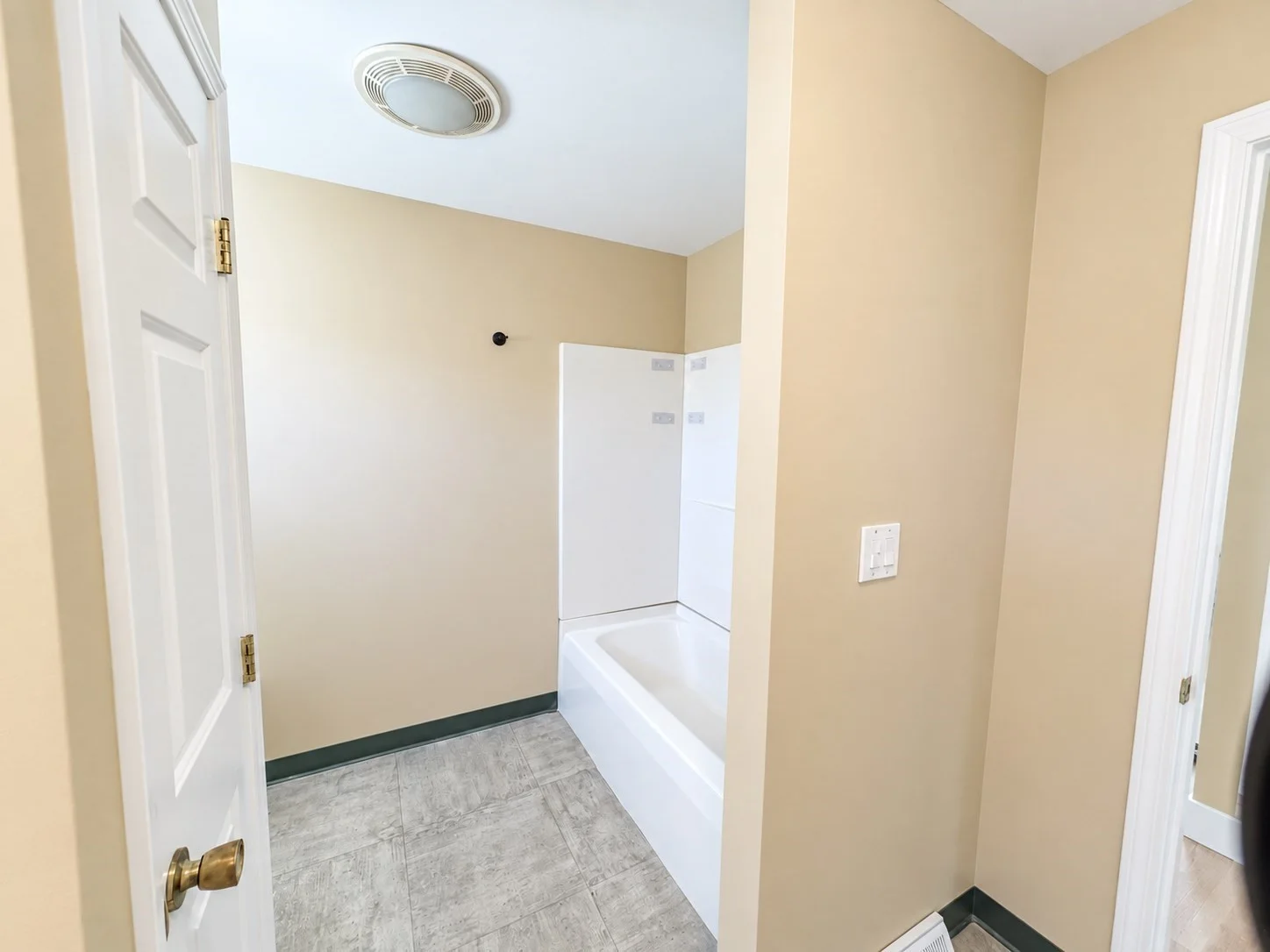 2 bed, 1 bath apartment for rent at 456 Coggeshall St Unit 2, Fall River — photo 15 of 17