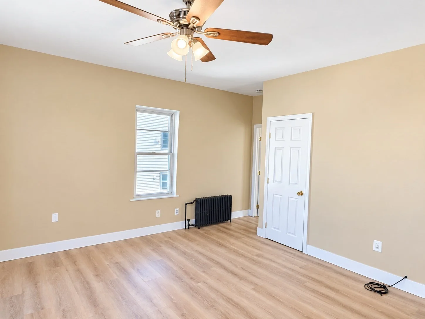 2 bed, 1 bath apartment for rent at 456 Coggeshall St Unit 2, Fall River — photo 3 of 17