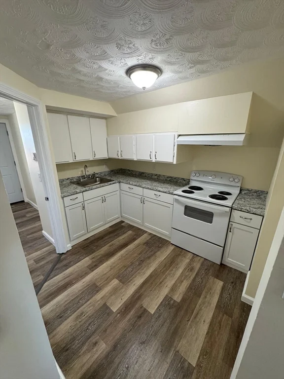 1 bed, 1 bath apartment for rent at 456 Haverhill St Unit 3, Lawrence — photo 2 of 8