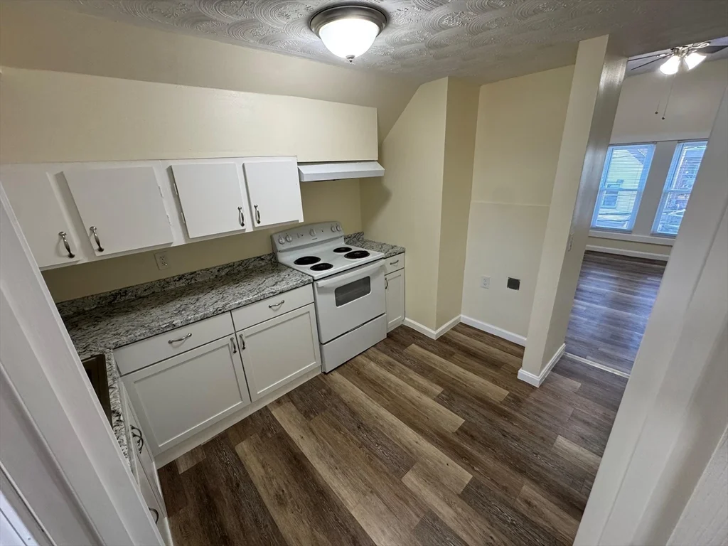 1 bed, 1 bath apartment for rent at 456 Haverhill St Unit 3, Lawrence — photo 1 of 8