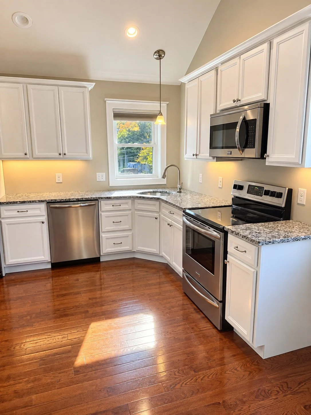 1 bed, 1 bath apartment for rent at 456 Main St Unit 2, Wilmington — photo 4 of 10