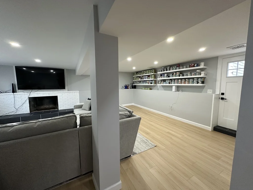 4 bed, 2 bath apartment for rent at 456 Parsonage St, Marshfield — photo 17 of 25