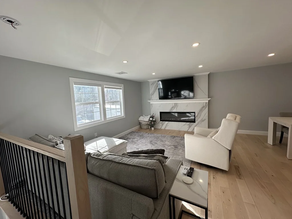 4 bed, 2 bath apartment for rent at 456 Parsonage St, Marshfield — photo 4 of 25