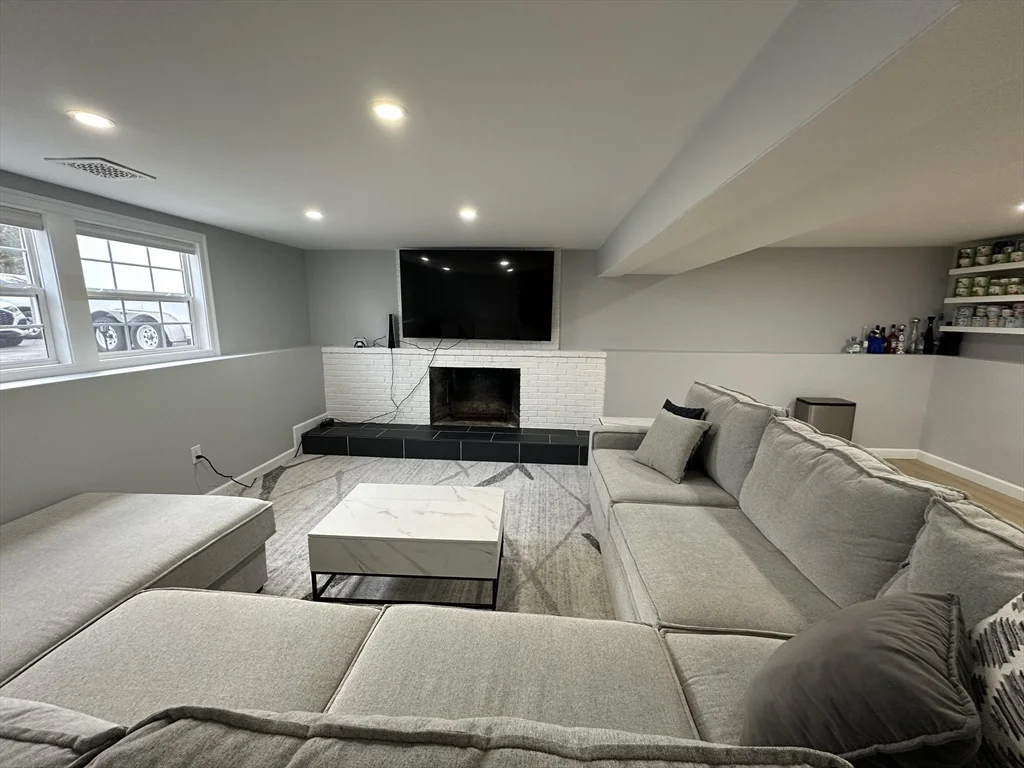 4 bed, 2 bath apartment for rent at 456 Parsonage St, Marshfield — photo 16 of 25