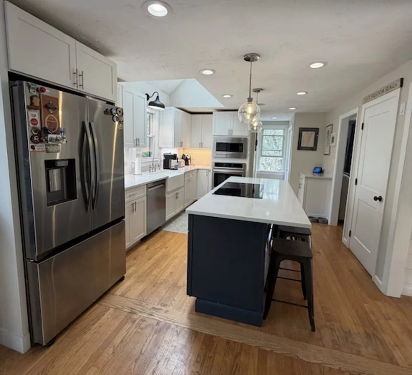 3 bed, 1 bath apartment for rent at 456 South River St, Marshfield — photo 2 of 12