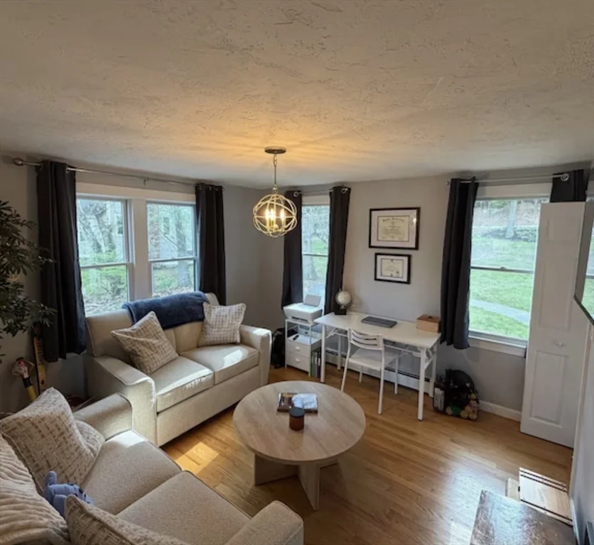 3 bed, 1 bath apartment for rent at 456 South River St, Marshfield — photo 4 of 12