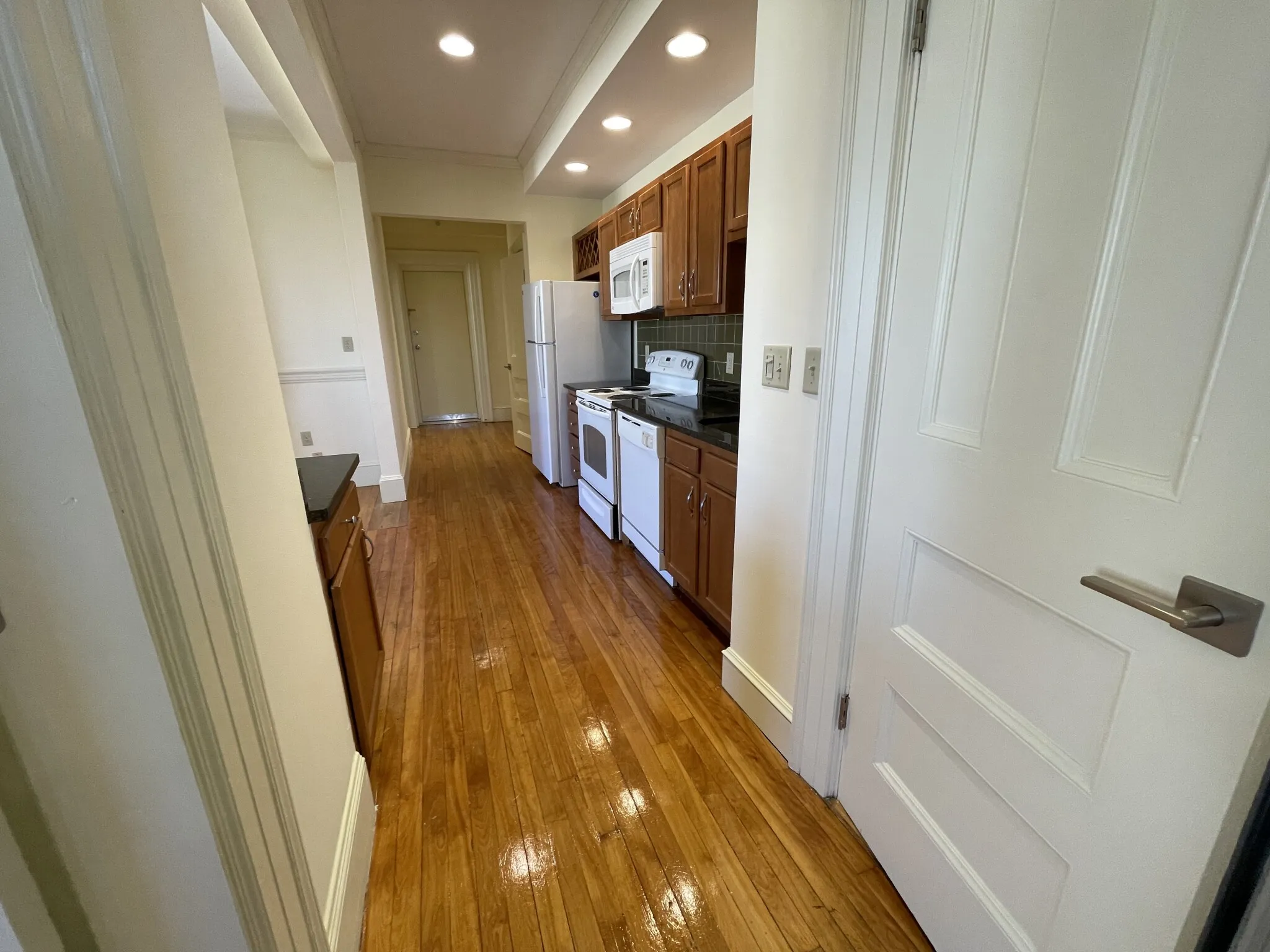 2 bed, 1 bath apartment for rent at 457 Centre St Unit 307, Newton Corner — photo 9 of 18