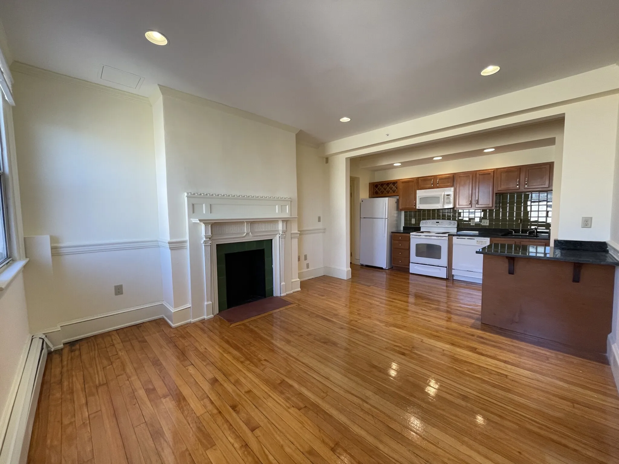 2 bed, 1 bath apartment for rent at 457 Centre St Unit 307, Newton Corner — photo 1 of 18