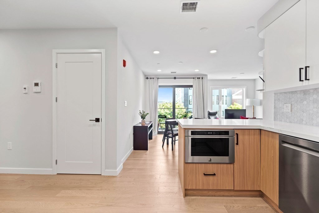 2 bed, 2 bath apartment for rent at 457 West Broadway Unit 301, South Boston — photo 4 of 22