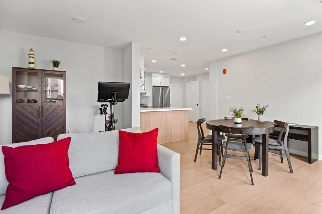 2 bed, 2 bath apartment for rent at 457 W Broadway Unit 301, South Boston — photo 5 of 22