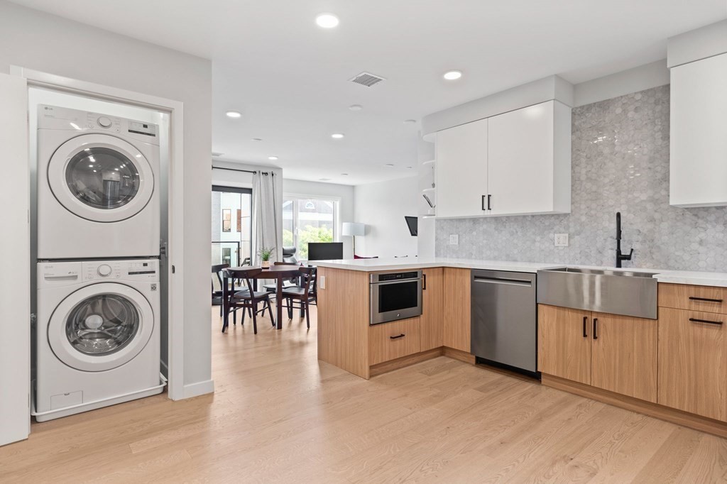 2 bed, 2 bath apartment for rent at 457 West Broadway Unit 301, South Boston — photo 3 of 22