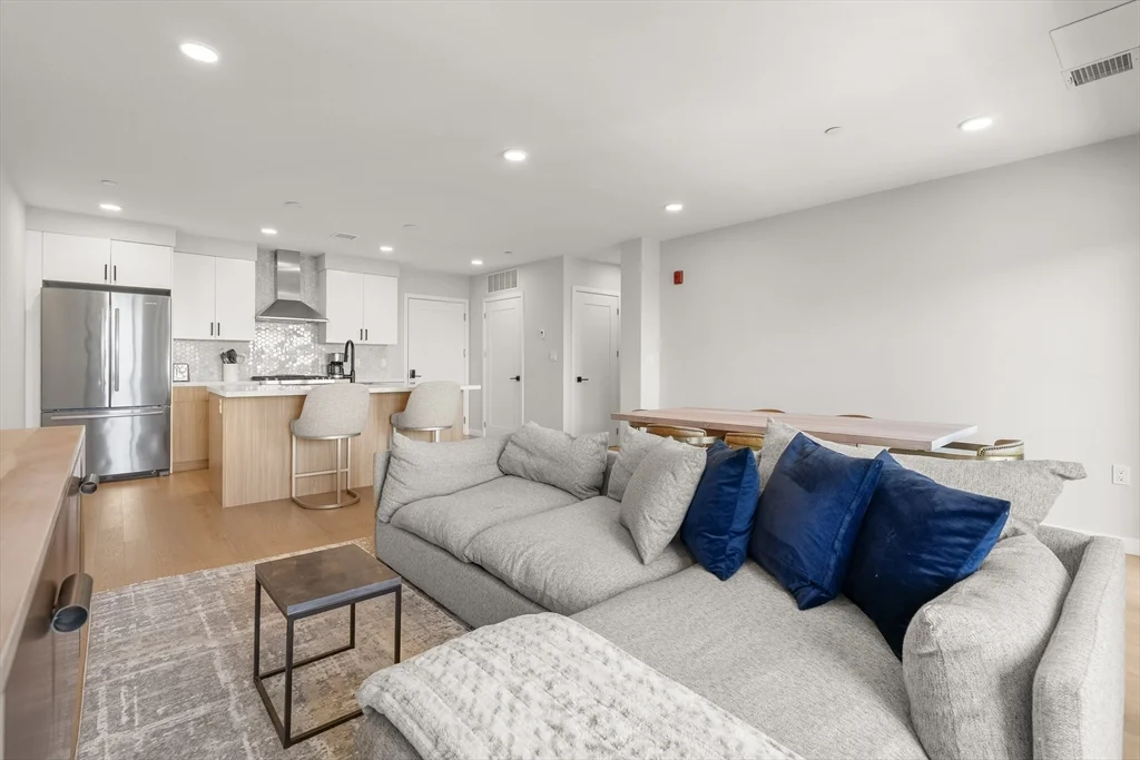 2 bed, 2 bath apartment for rent at 457 W Broadway Unit 502, South Boston — photo 11 of 38