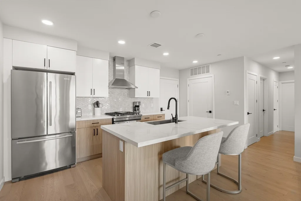 2 bed, 2 bath apartment for rent at 457 W Broadway Unit 502, South Boston — photo 3 of 38