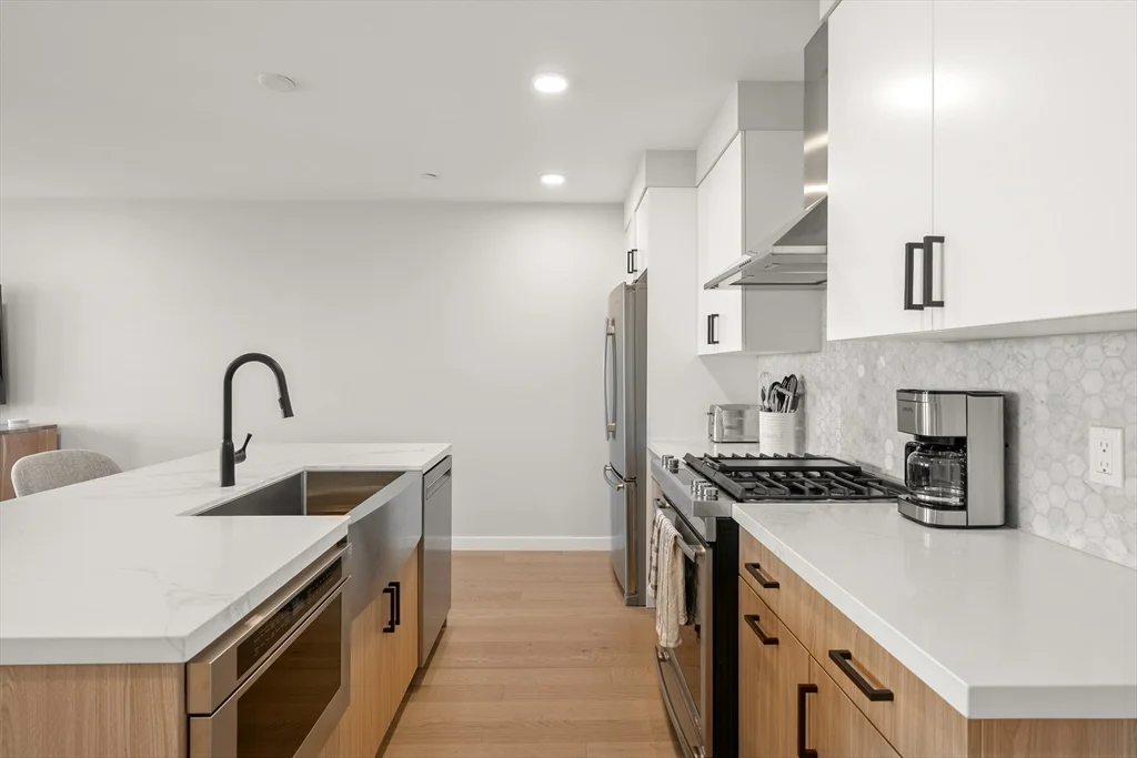 2 bed, 2 bath apartment for rent at 457 W Broadway Unit 502, South Boston — photo 5 of 38