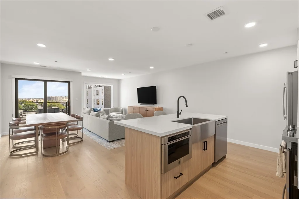 2 bed, 2 bath apartment for rent at 457 W Broadway Unit 502, South Boston — photo 6 of 38