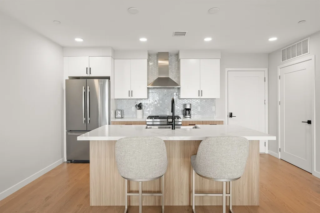 2 bed, 2 bath apartment for rent at 457 W Broadway Unit 502, South Boston — photo 1 of 38