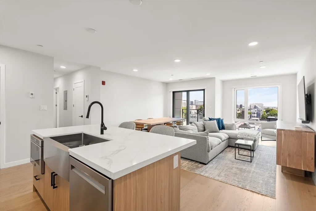2 bed, 2 bath apartment for rent at 457 W Broadway Unit 502, South Boston — photo 4 of 38