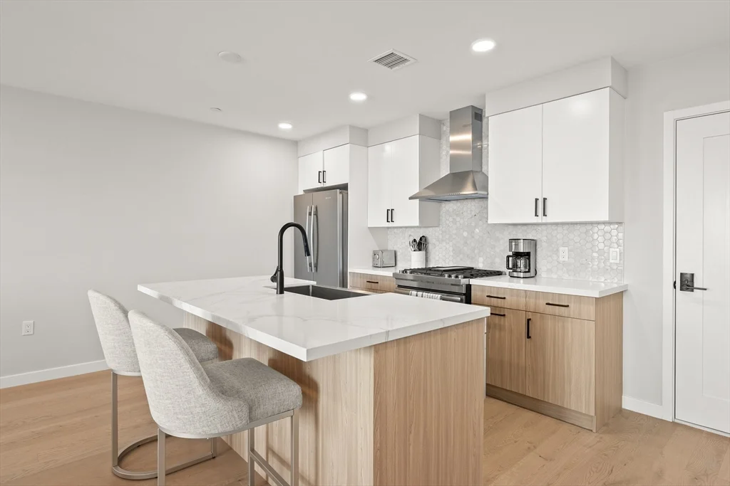 2 bed, 2 bath apartment for rent at 457 W Broadway Unit 502, South Boston — photo 2 of 38