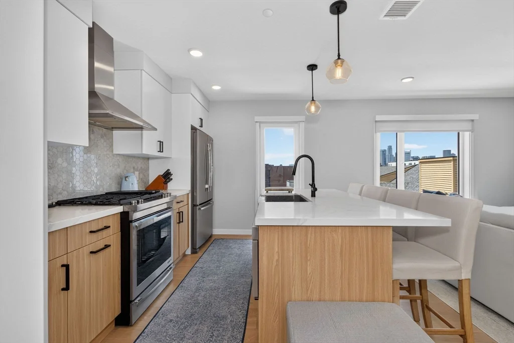1 bed, 1 bath apartment for rent at 457 W Broadway Unit 504, South Boston — photo 3 of 21