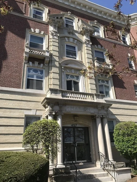 1 bed, 1 bath apartment for rent at 457 Washington St Unit 13, Newton