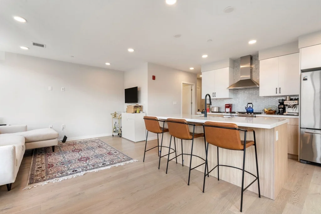 2 bed, 1 bath apartment for rent at 457 West Broadway Unit 206, South Boston — photo 3 of 25